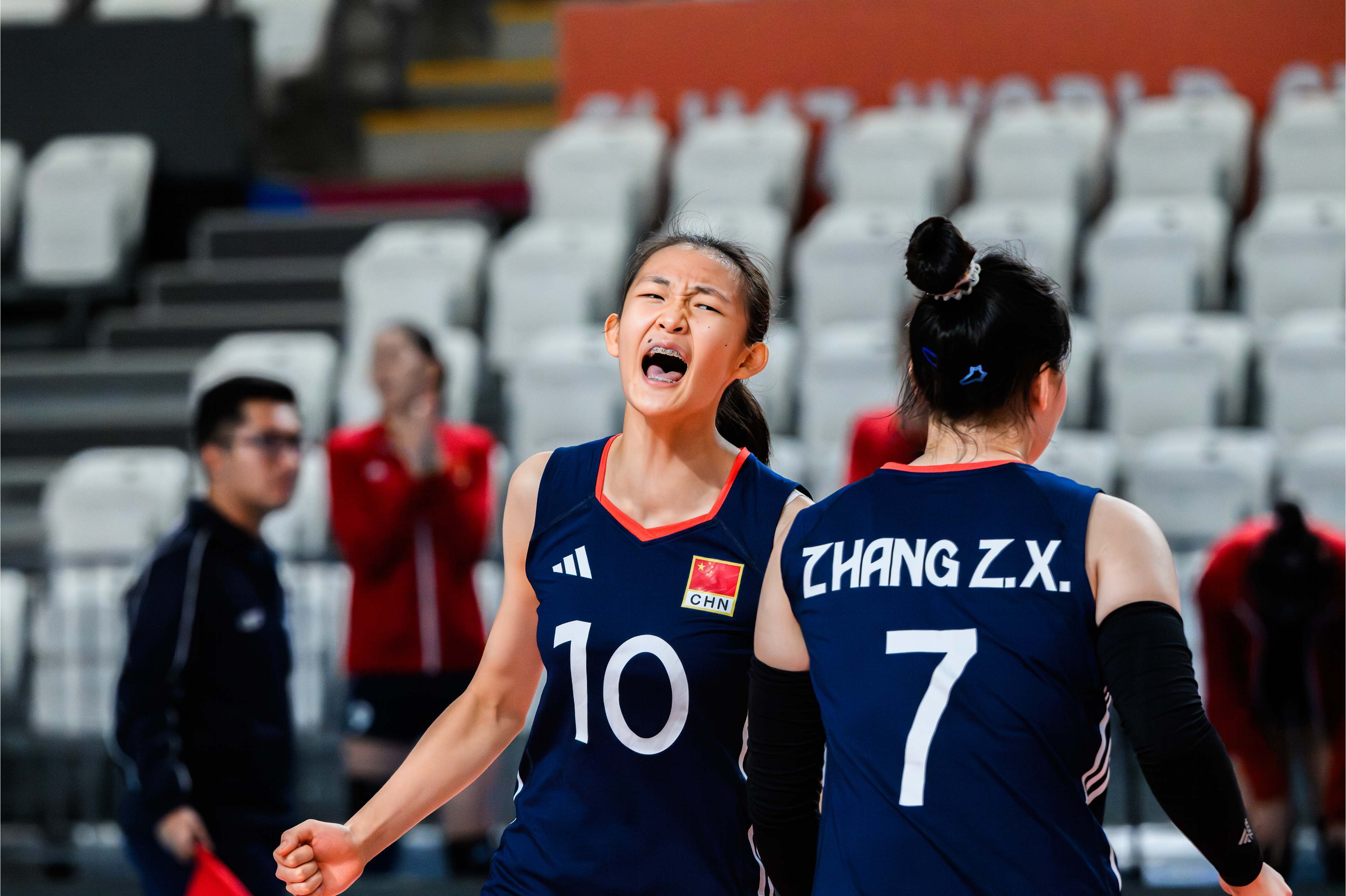 U19世锦赛-黄悦鑫25分揽得分王中国女排3-2逆转进8强